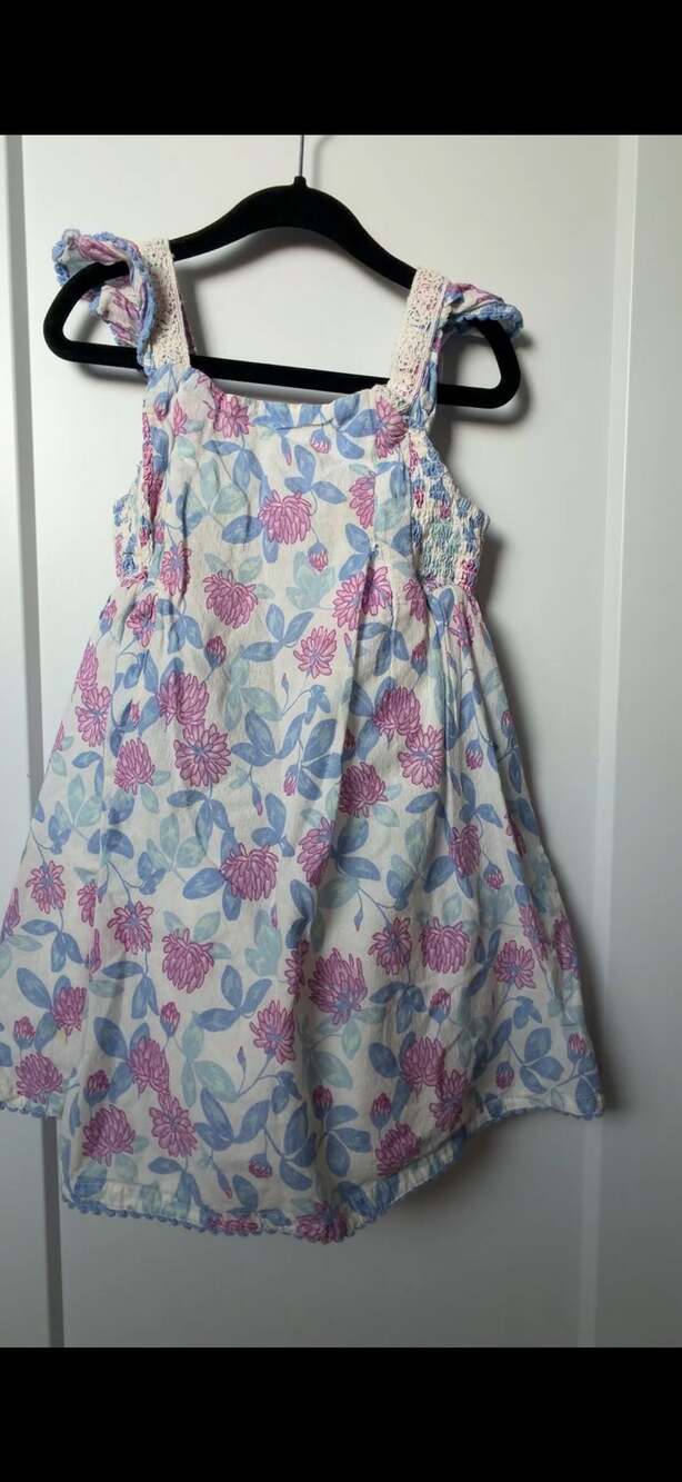 Cupcakes and Cashmere Floral Smocked Dress Size 4_K24